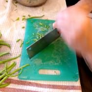 Cleaning these fresh green beans