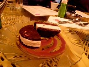 Home-made Ice-Cream cookie (24 NIS).